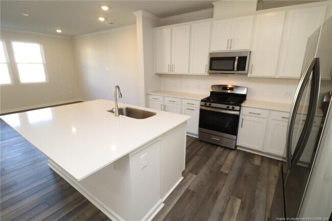 Foto del edificio - 5711 Woodlawn Dr