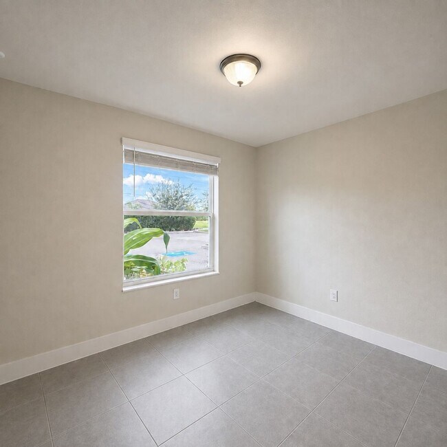 Foto del edificio - 3221-3409-3409 SW 8th Pl