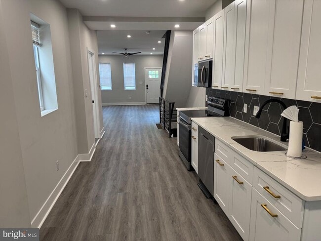 Building Photo - 2467 Amber St