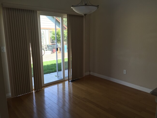 Foto del edificio - Great 3 Bed/2.5 Bath NW Redmond Single Fam...