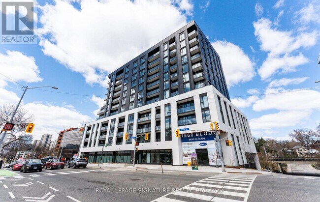 Photo du bâtiment - 1660 Bloor St W