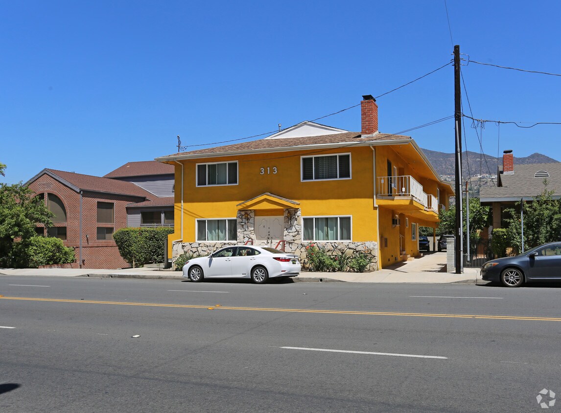 Building Photo - 313 E Glenoaks Blvd