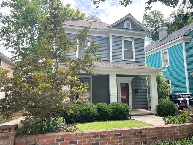 Building Photo - 3 Bedroom 2 1/2 Bath Updated Historic Home
