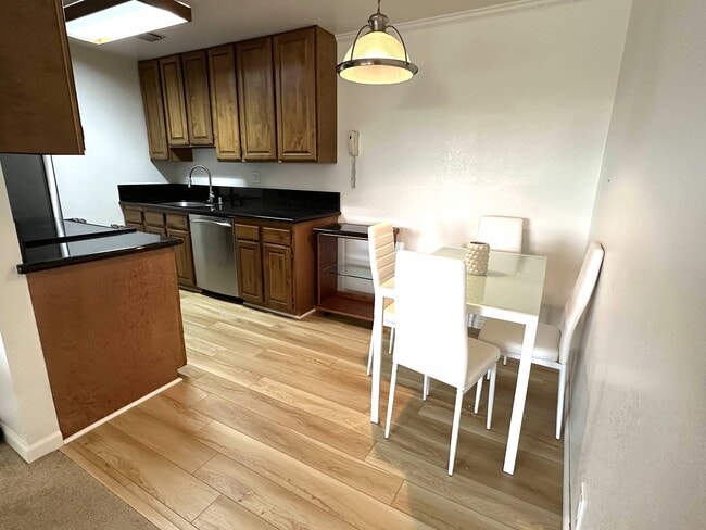 Foto del edificio - 5179 Diamond Heights Blvd