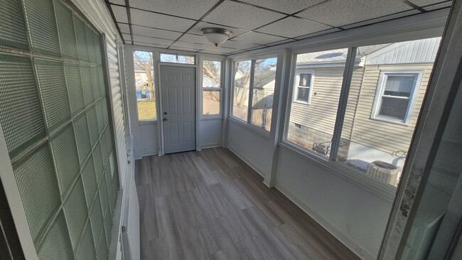 Building Photo - 3417 Jewett Ave