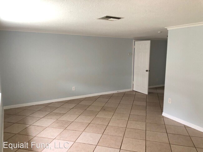 Building Photo - 2 br, 1.5 bath House - 6715 Parkside Dr.