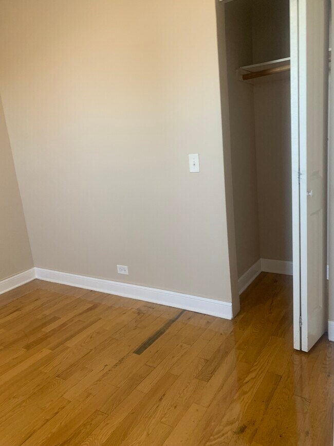 Building Photo - 6507 S Ingleside Ave