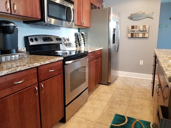 Kitchen - 530 Miller Dr