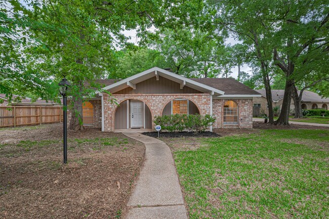 Foto del edificio - 3214 Three Pines Dr