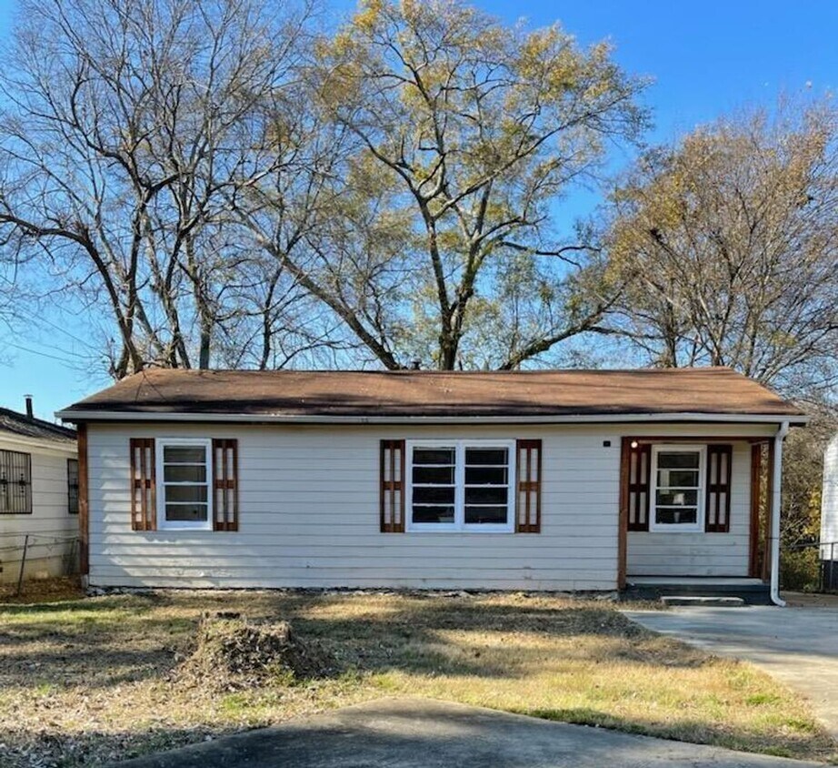 Foto principal - Spacious 3BR/1.5BA Home for Rent!