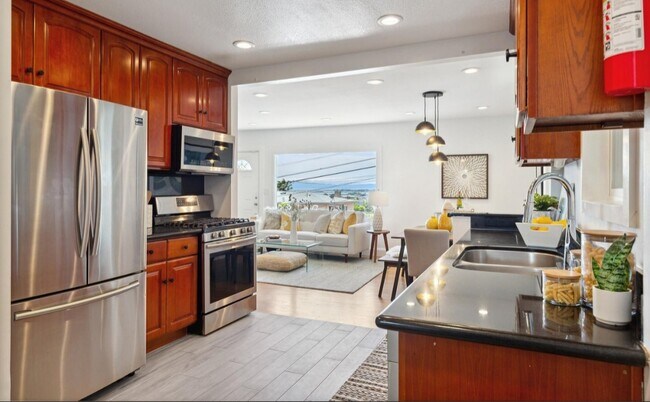 Kitchen view to living roo,/dining room - 4816 Gordon St