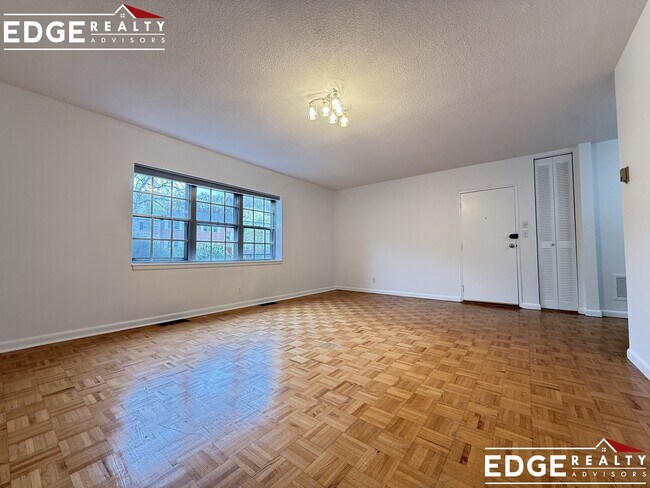 Photo - 137 Lake Shore Rd Apartment