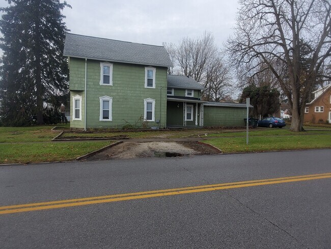 Foto del edificio - 2496 Front St