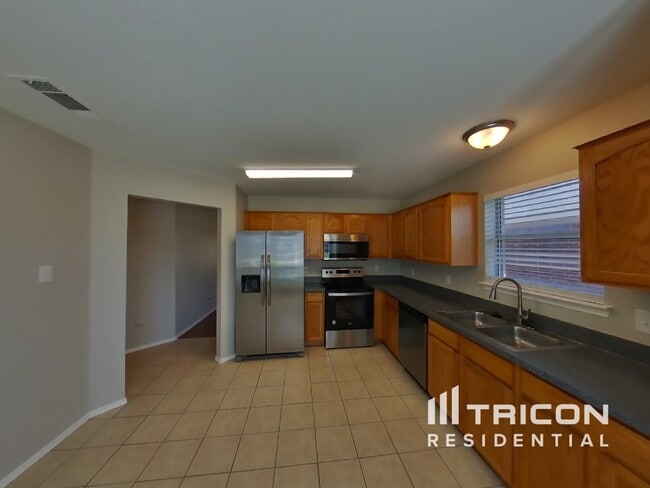 Building Photo - 745 Buffalo Springs Dr