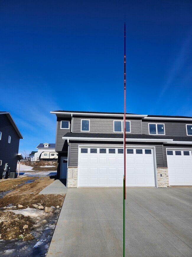 ¡Nueva casa adosada busca sus primeros residentes! - 5310 Welder Ave