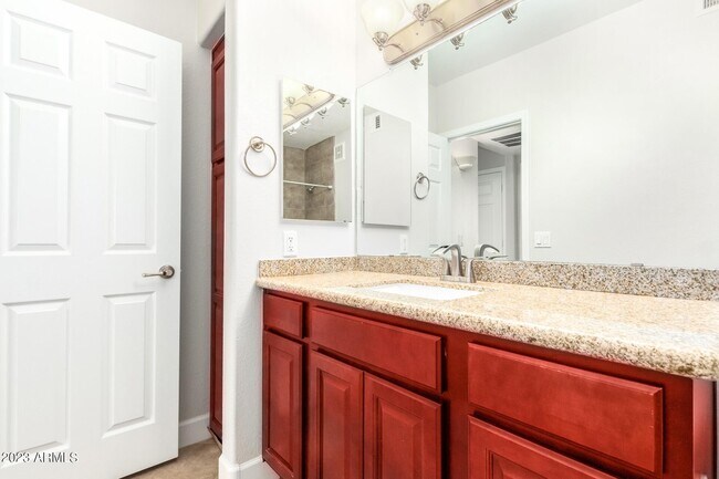 Building Photo - 4925 E Desert Cove Ave