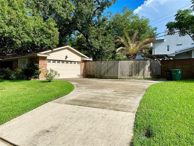 Building Photo - 3819 Latma Dr