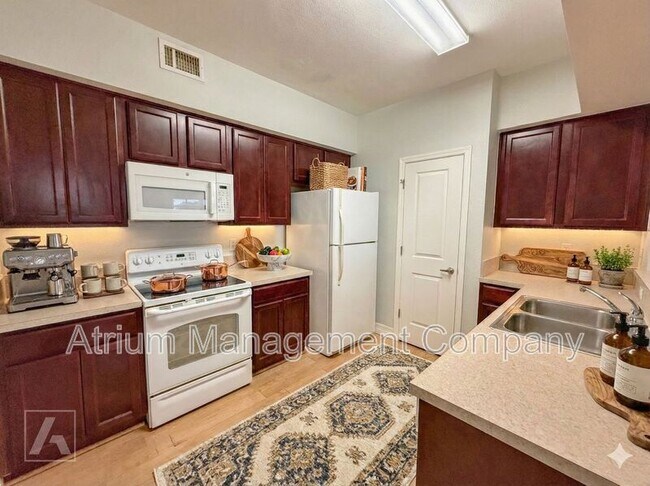 Foto del edificio - 2902 N Orange Ave