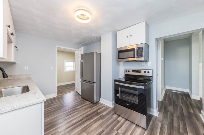 Building Photo - 482 E Jenkins Ave