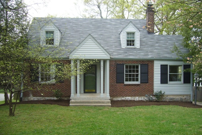 Building Photo - 2501 Sharondale Dr