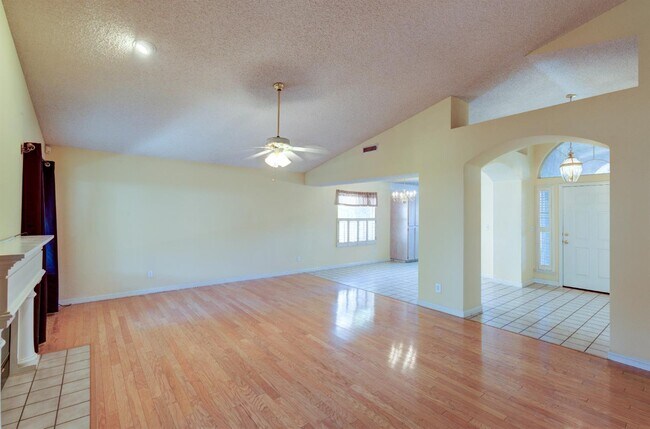 Foto del edificio - 5582 W Wathen Ave