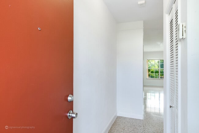 Building Photo - 33 Salamanca Ave