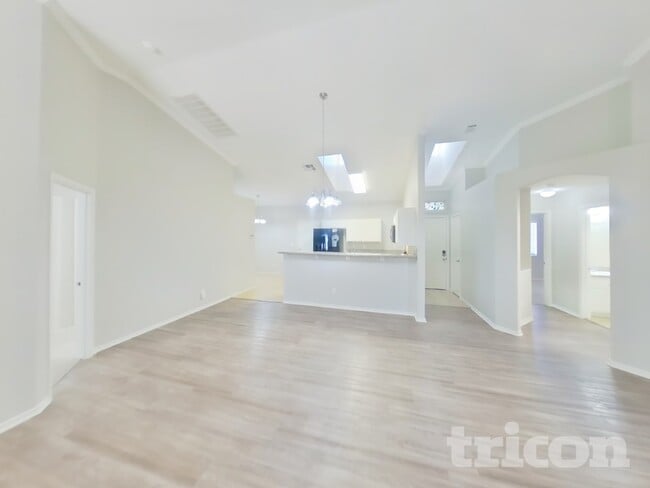 Building Photo - 6232 Diazo St