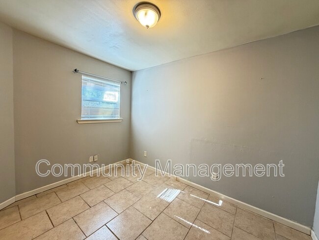 Building Photo - 18819 Greenwell Springs Rd