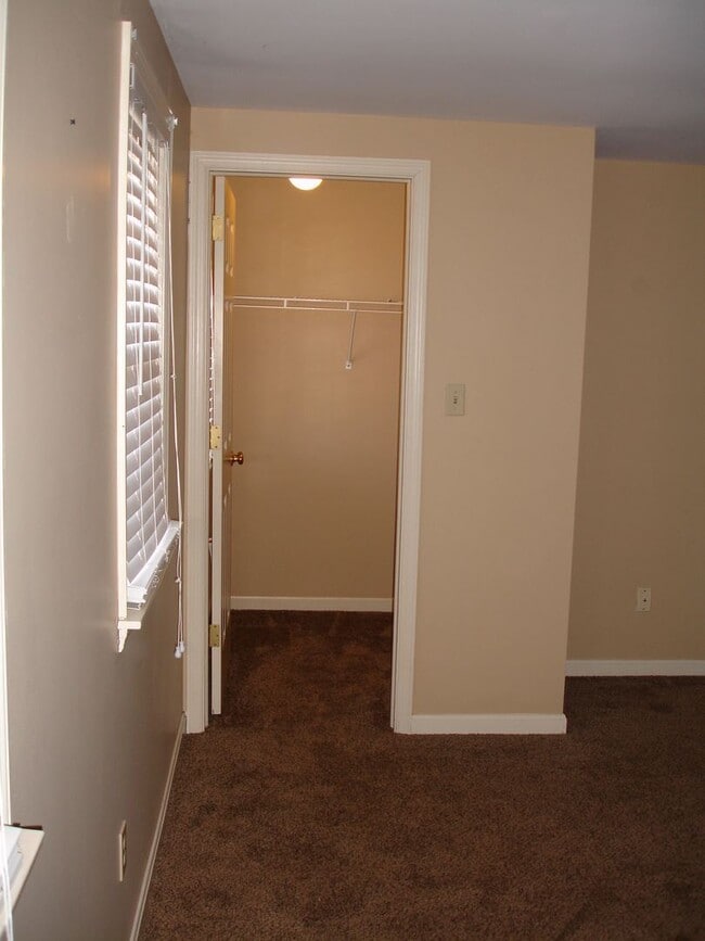 Building Photo - 3 br, 1.5 bath House - 41 LAURIE LANE