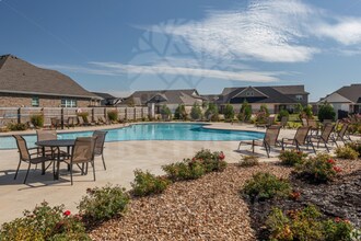 Building Photo - 15 E Loveland Loop