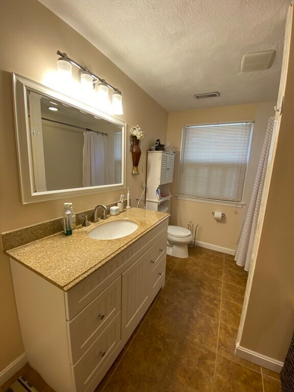 Building Photo - 394 Cherry St