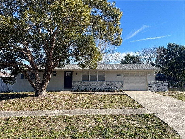 Foto principal - 10043 Hayes St