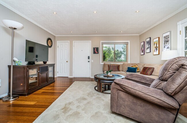 Building Photo - Serene Escape in this San Diego Extended-S...