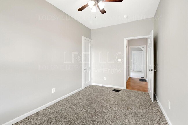 Foto del edificio - 4141 W Market St