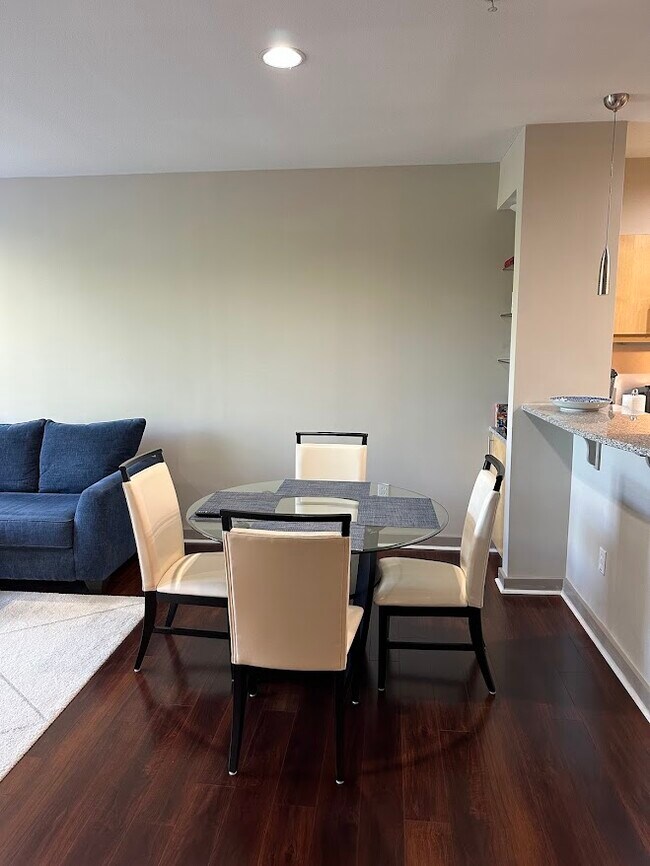 Foto del edificio - 390 17th St NW