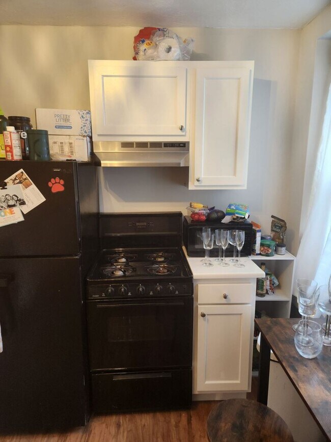 Foto del edificio - HOT NORTH END LISTING!!!