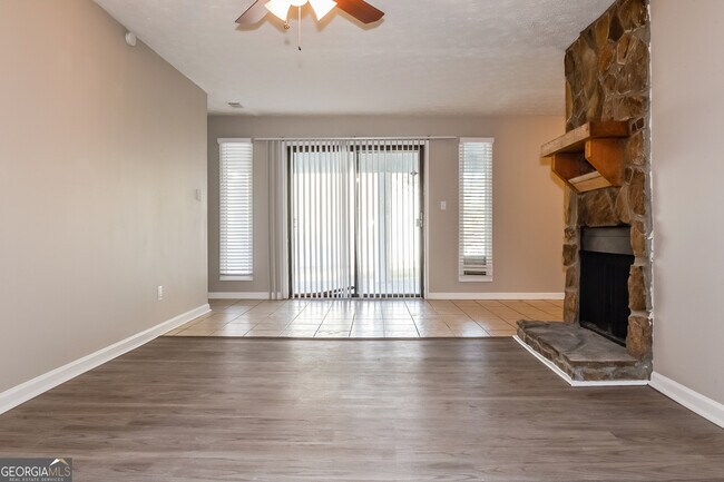 Foto del edificio - 5720 Twain Dr