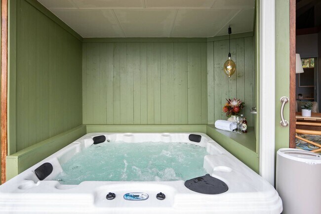 Foto del edificio - Beautifully Designed Furnished 1 bedroom/ ...