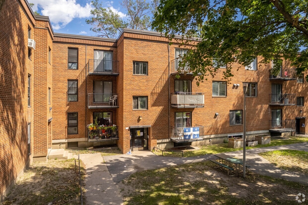 Building Photo - 3225 Boul Des Trinitaires