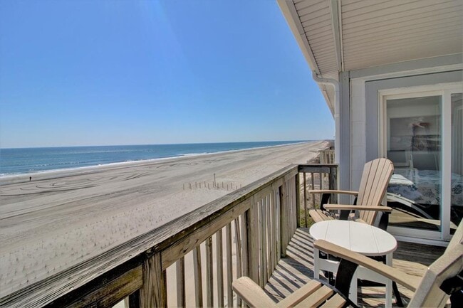 -OFF SEASON RENTAL--Queen's Grant Ocean Fr... - -OFF SEASON RENTAL--Queen's Grant Ocean Fr... House