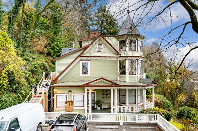 Building Photo - 1931 SW 14th Ave