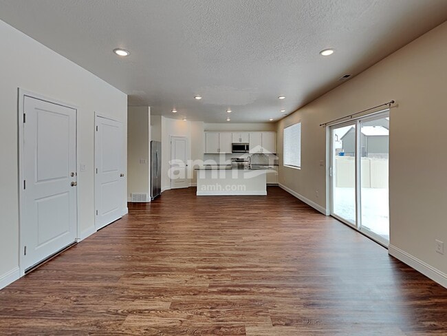 Foto del edificio - 322 N Gibbons Ln