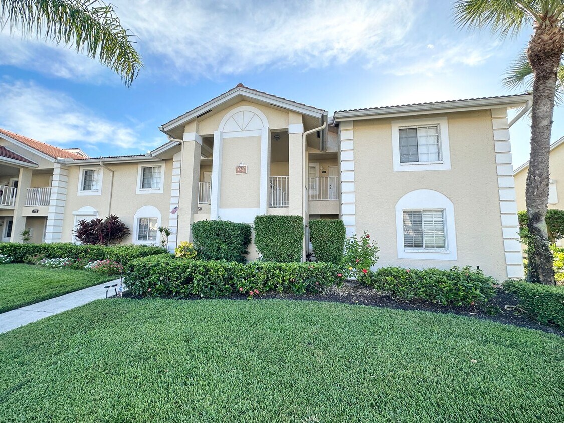 Foto principal - ** EMERALD LAKES ** 2 BED / 2 BATH CONDO -...
