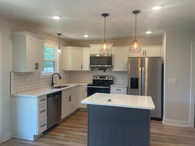 Foto del edificio - 3 Bed 2.5 Bath Dog Friendly Home For Rent Near Post!