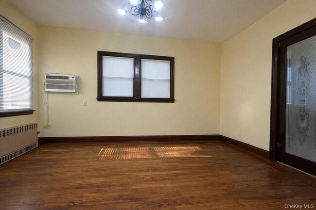 Photo - 47-05 Utopia Pkwy House