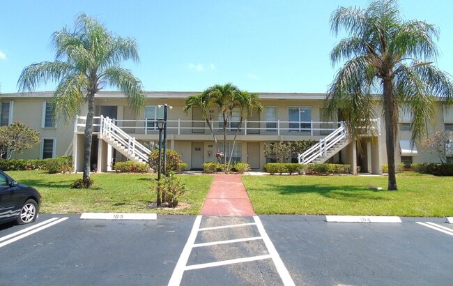 Building Photo - 309 Circle Dr S