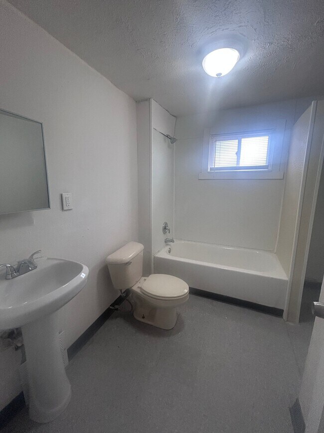 Foto del edificio - 2163 E 84th St