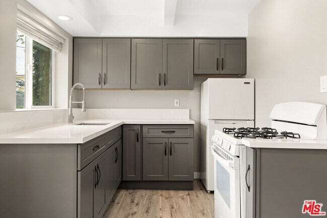 Foto del edificio - 6768 Lexington Ave