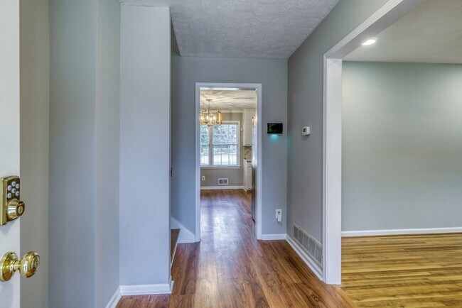 Building Photo - 6809 Lockridge Dr