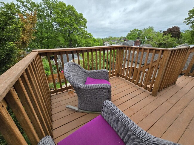 Foto del edificio - 3 Bed / 1 Bath Apartment in Tunxis Hill Ne...